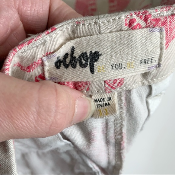 •BEBOP• Size 11 Cream & Pink boho Elephant Shorts - Picture 6 of 11